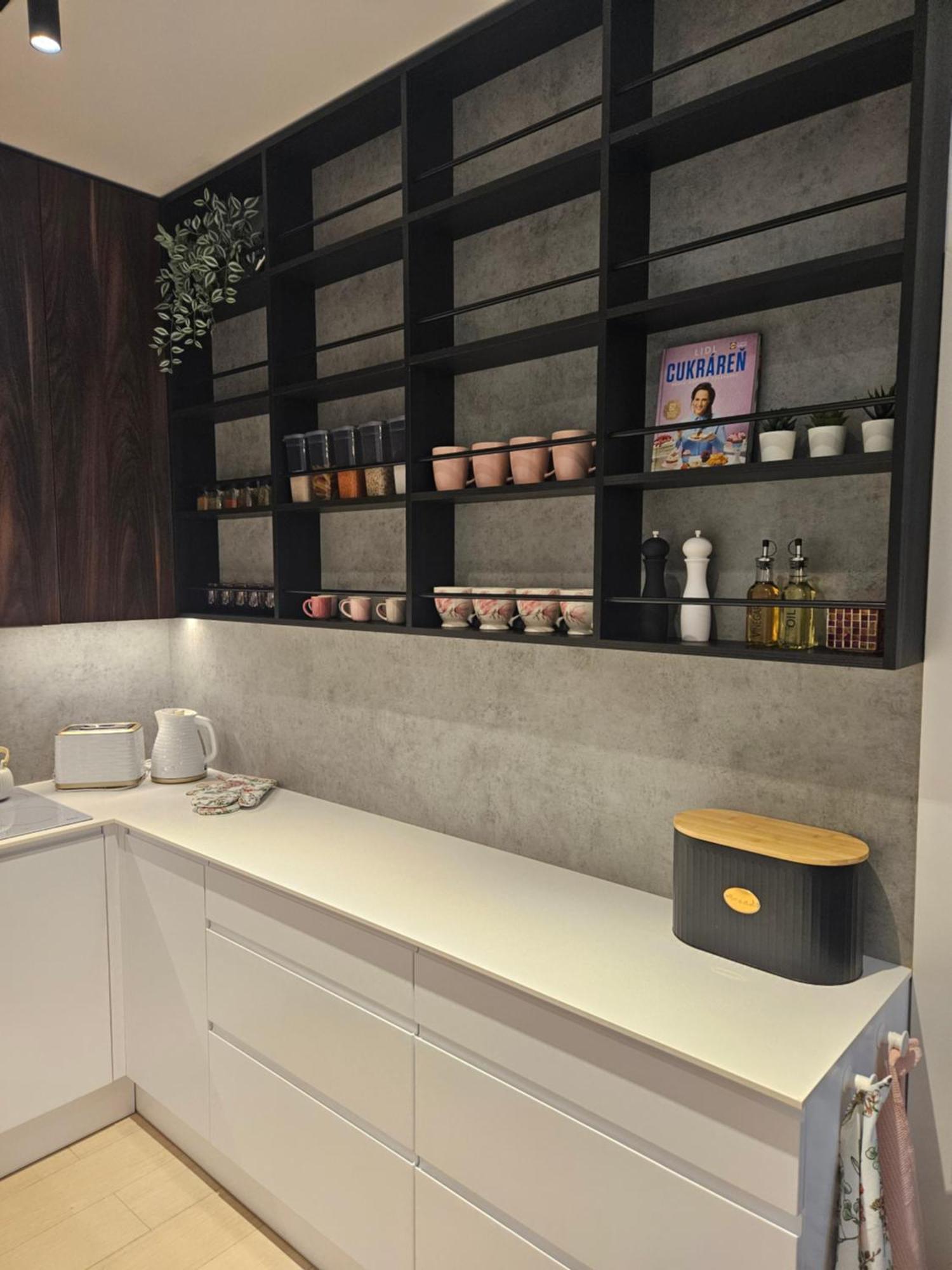 Rose Luxury Apartment & 24H Self Check-In With Private Parking Banská Bystrica Exterior foto